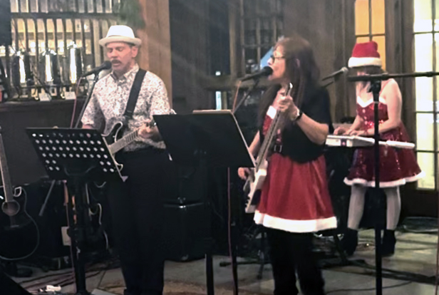 Shari Shapiro performs with her band