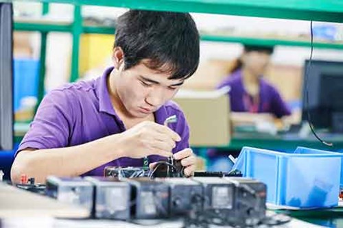 Manufacturing in China Eases Slightly in April