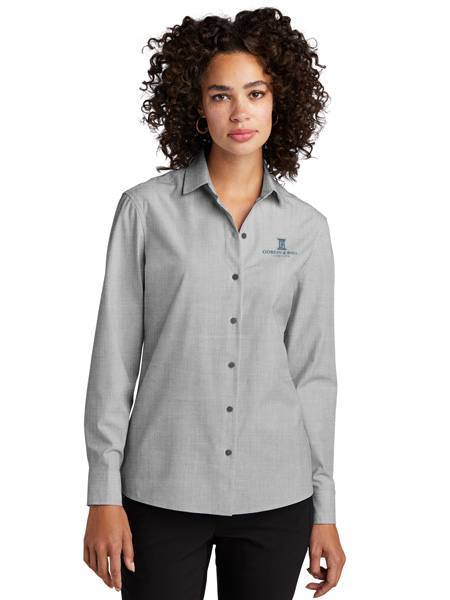 woman wearing button-down woven shirt