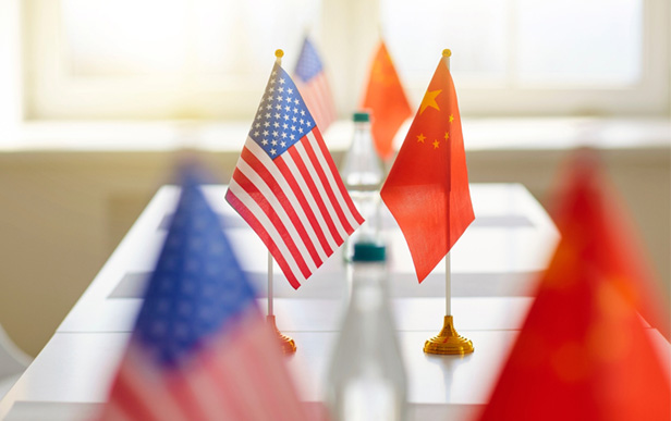 US and Chinese table flags