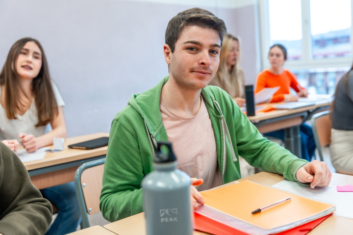 Schools Ban Stainless-Steel Water Bottles Over Safety Concerns